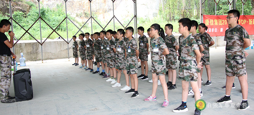 《基础军事训练》从站姿开始啦!